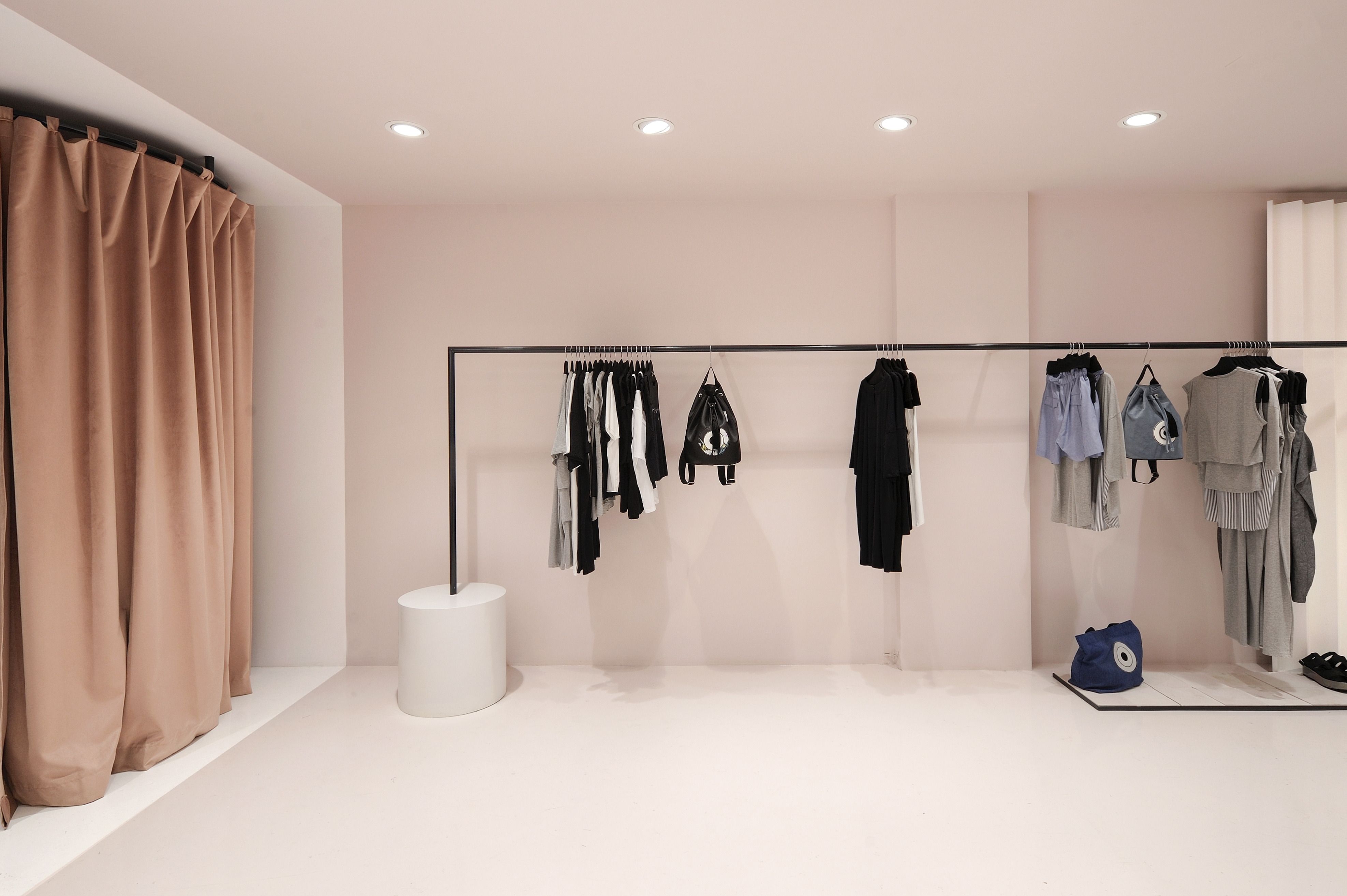 精品女裝店最流行的裝修風(fēng)格有哪些？